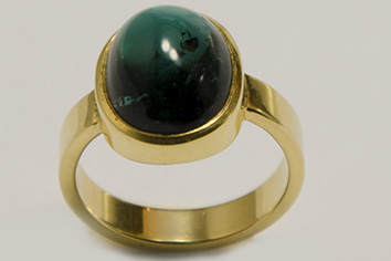 750 Gelbgold Ring mit Turmalin Cabochon 750 Gelbgold Ring mit Turmalin Cabochon